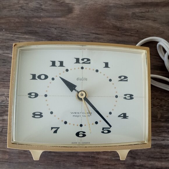 Vintage Dialite Magic Touch Alarm Electric Clock Magic Touch Westclox Canada - Picture 1 of 4